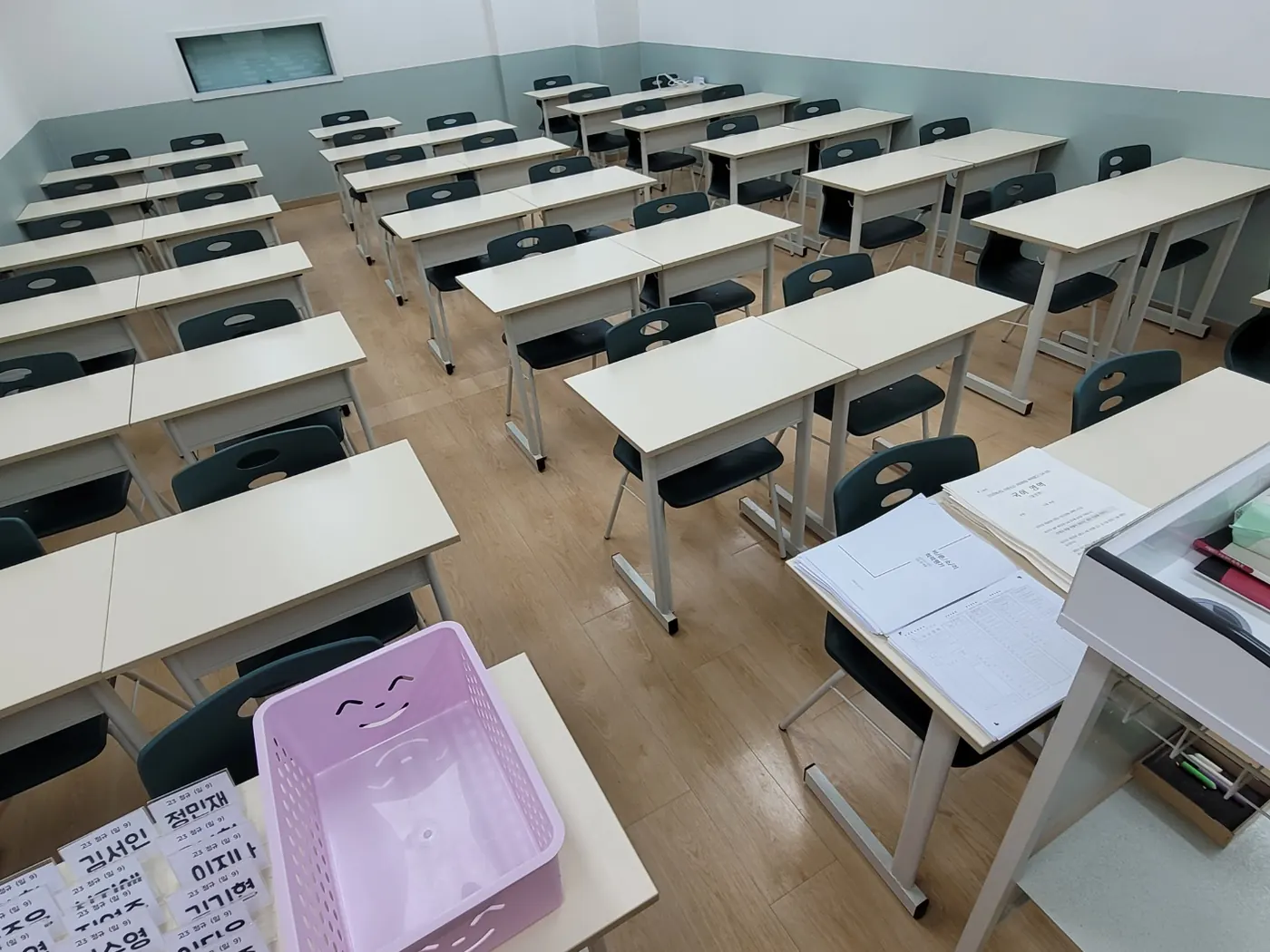다대동 학원청소 시공 현장 — 강의실 마감