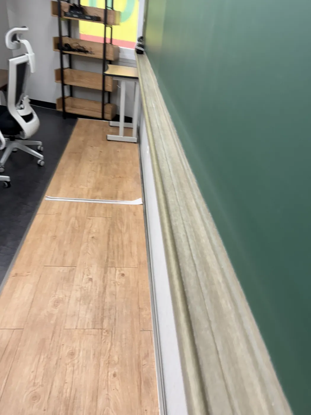 학장동 학원청소 시공 현장 — 바닥 마감 상태