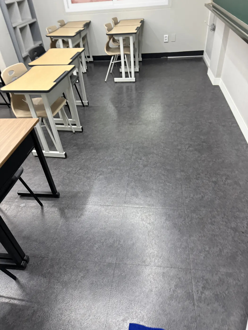 복도 바닥 관리 — 부산광역시 학원청소 현장