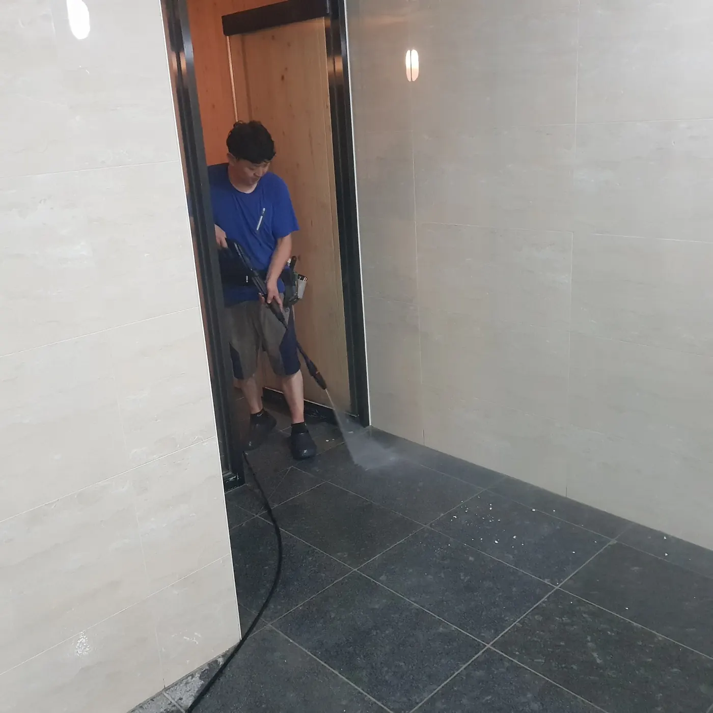 고압 세척 — 부산광역시 목욕탕청소 현장