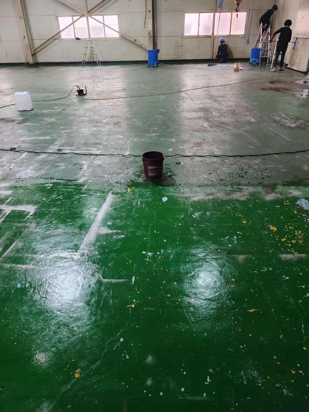 괘법동 공장청소 시공 현장 — 에폭시 바닥 세정