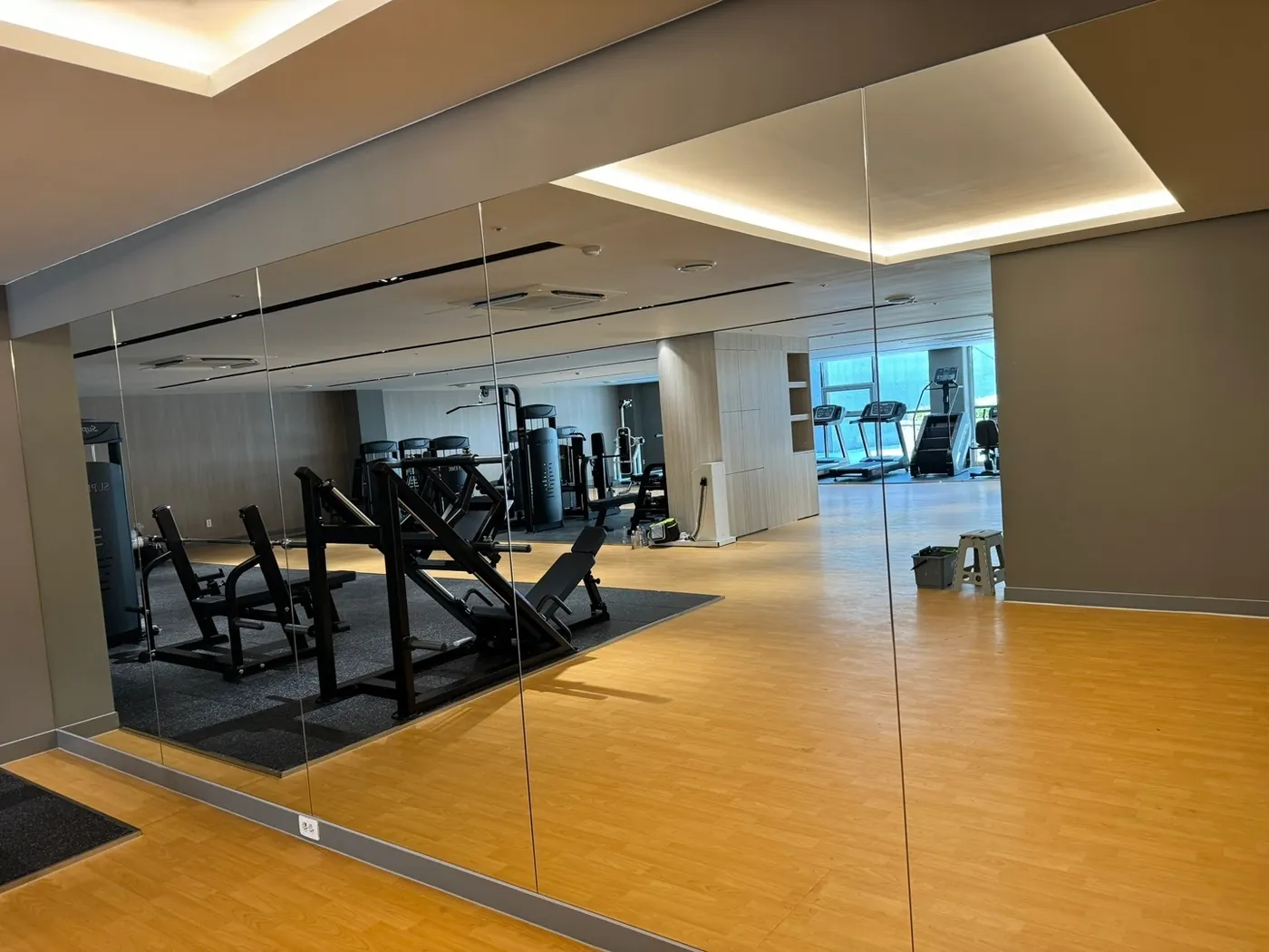 영도구 헬스장청소 시공 현장 — 운동기구 관리
