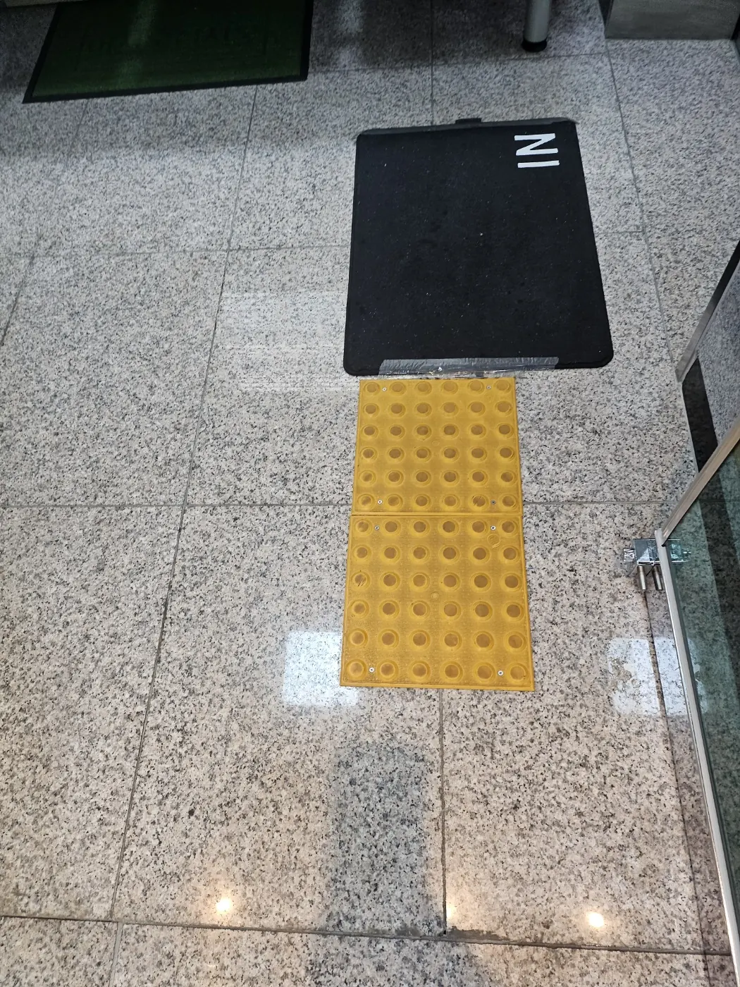 복도 바닥 관리 — 해운대구 병원청소 현장