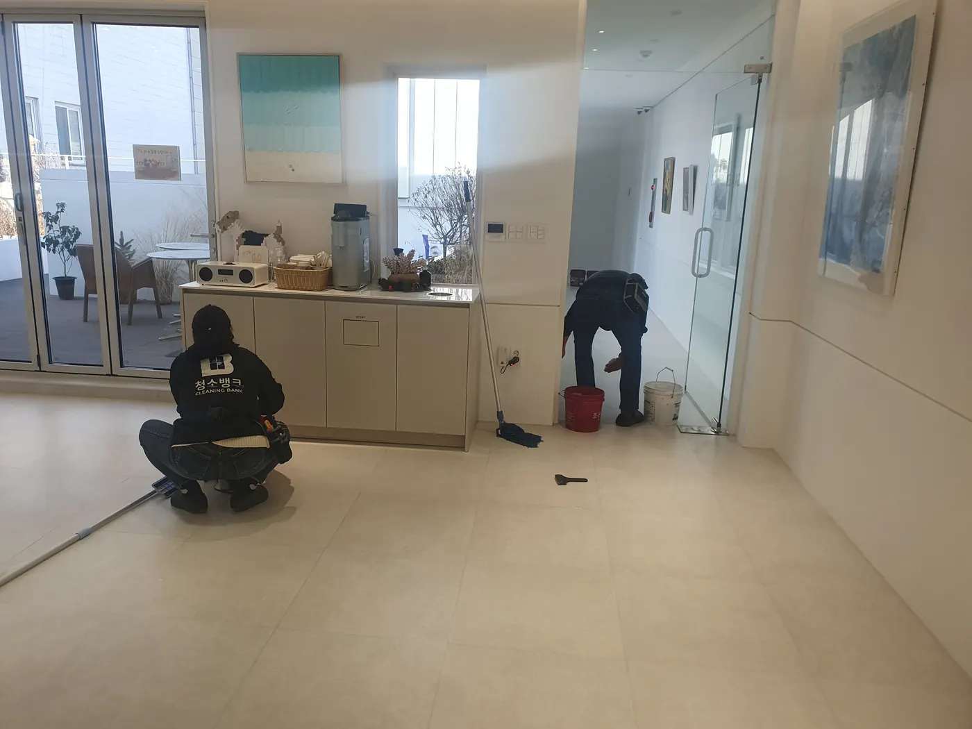 사하구 병원청소 시공 현장 — 대기실 정리