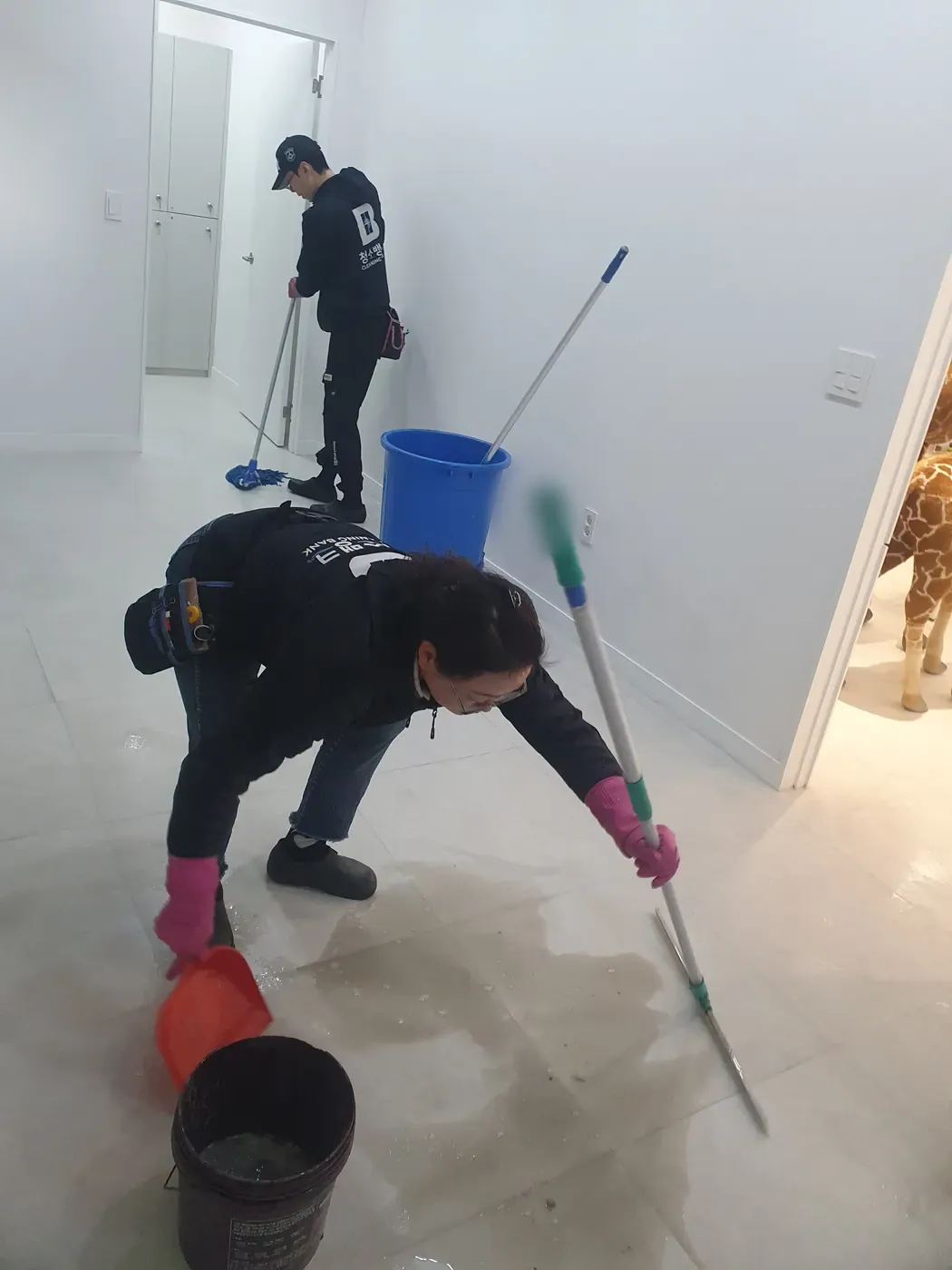 바닥 물걸레 마감 — 우동 병원청소 현장