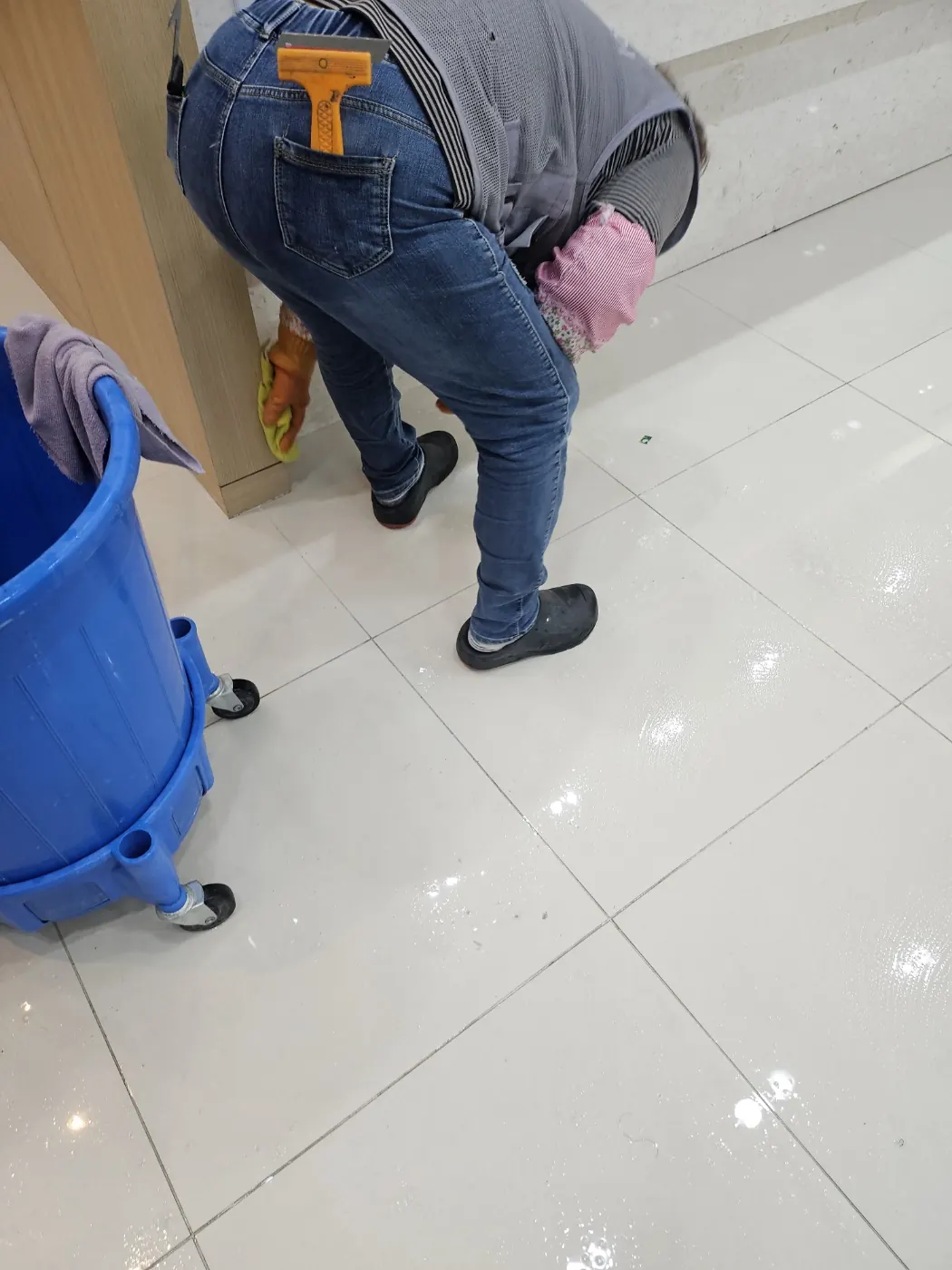 세정 진행 — 동대신동3가 병원청소 현장