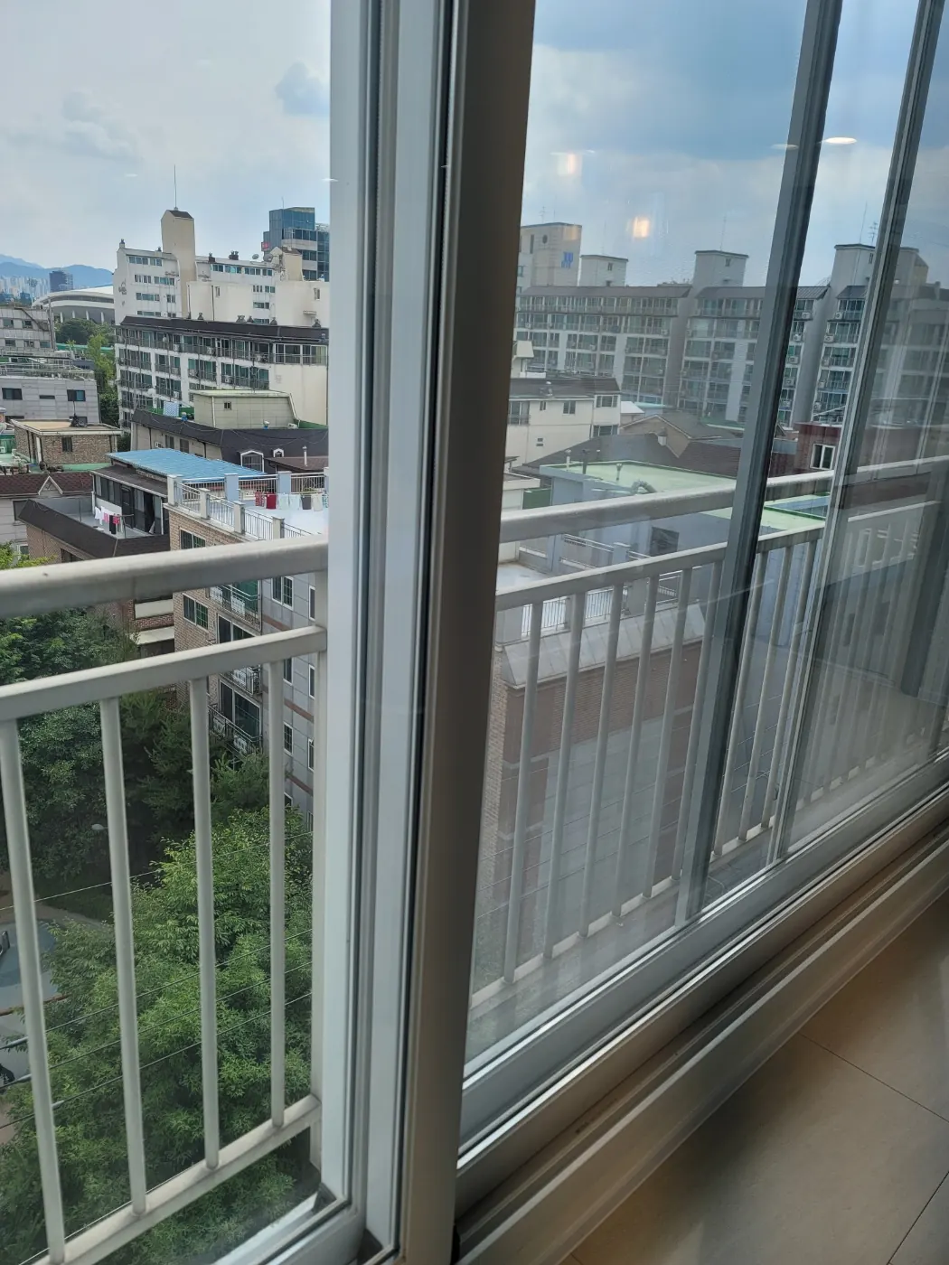 창틀 레일 청소 — 남구 입주청소 현장