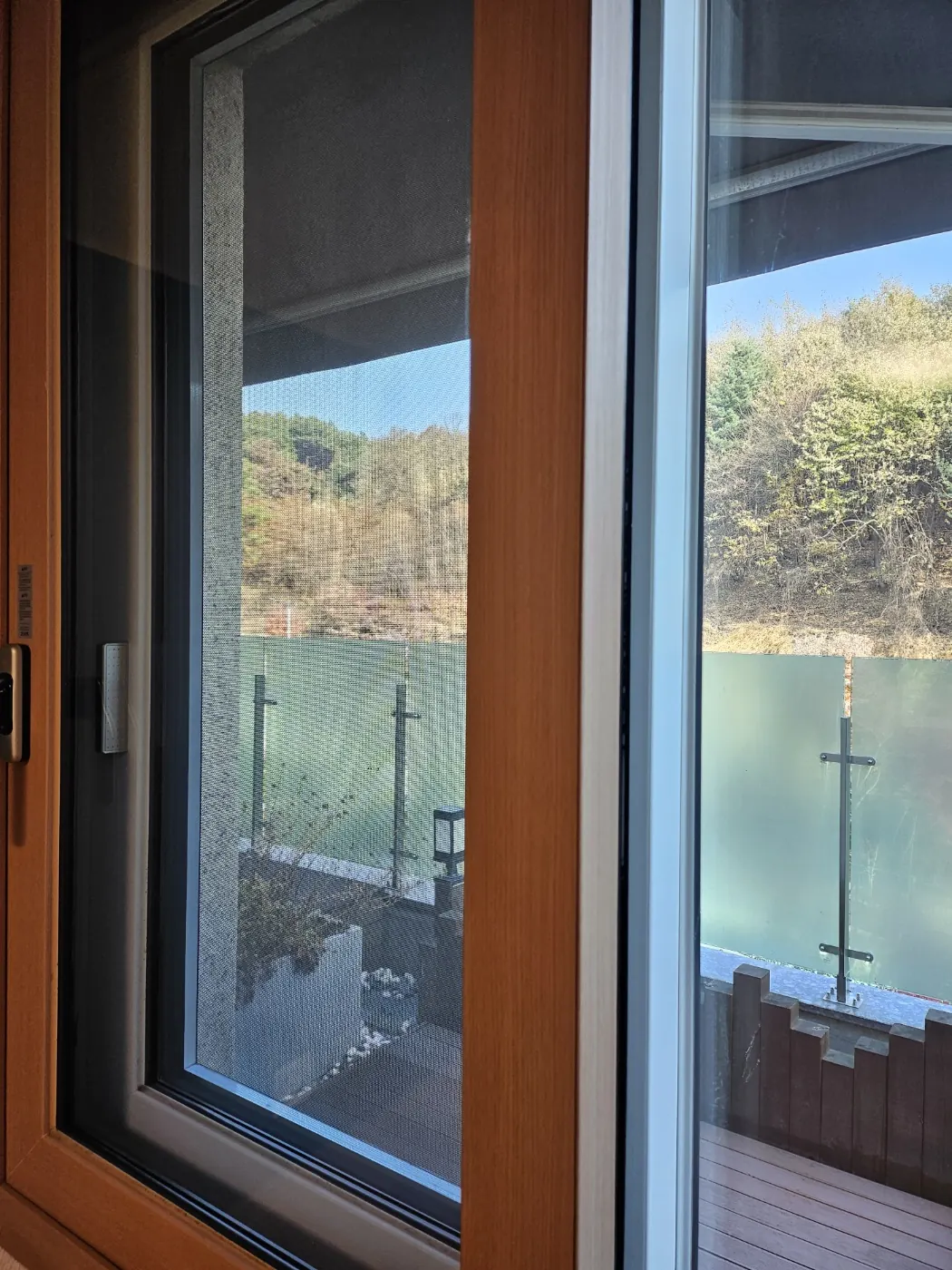 창틀 레일 청소 — 기장군 입주청소 현장