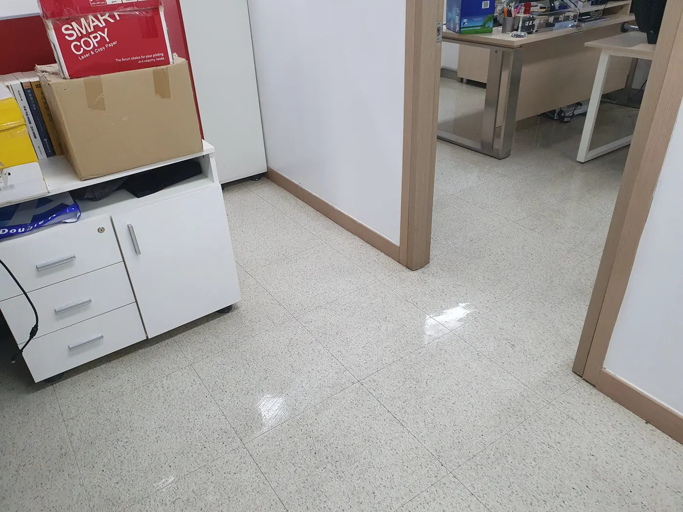 만덕동 사무실청소 시공 현장 — 바닥 광택 마감