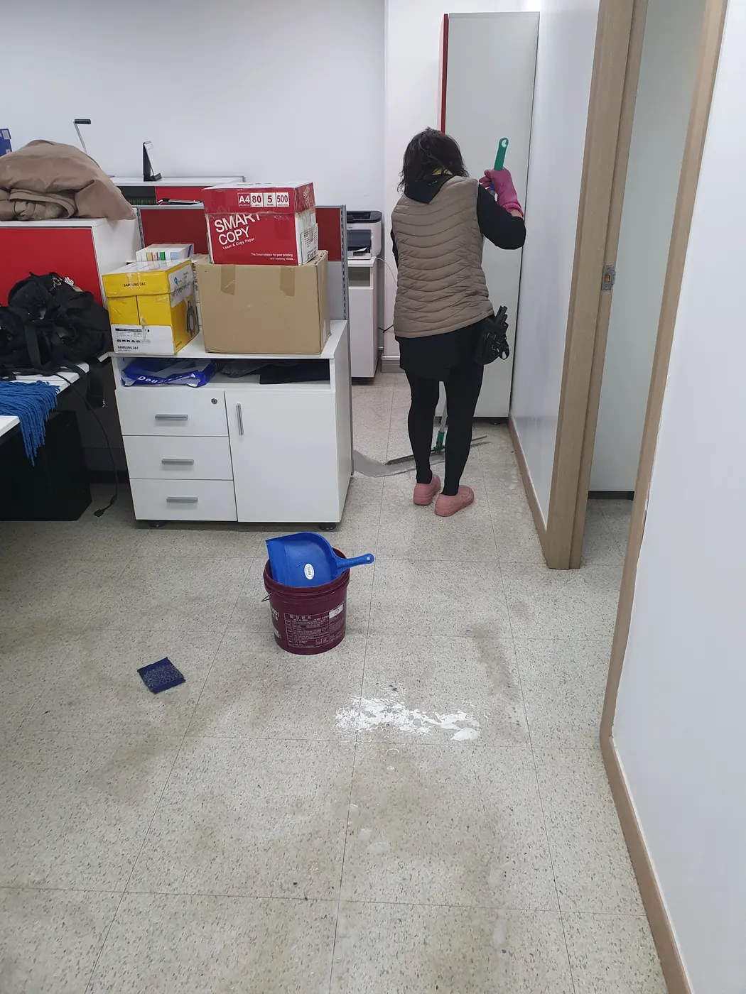 바닥 물걸레 마감 — 동래구 사무실청소 현장