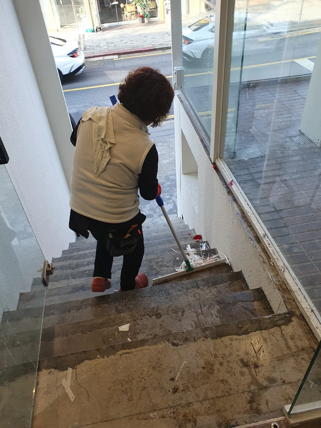 서구 식당청소 시공 현장 — 바닥 마감 상태