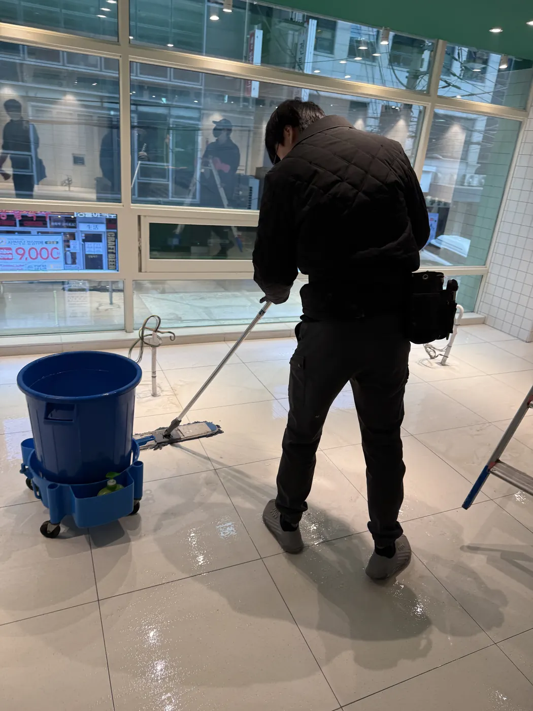 장안읍 식당청소 시공 현장 — 바닥 마감 상태