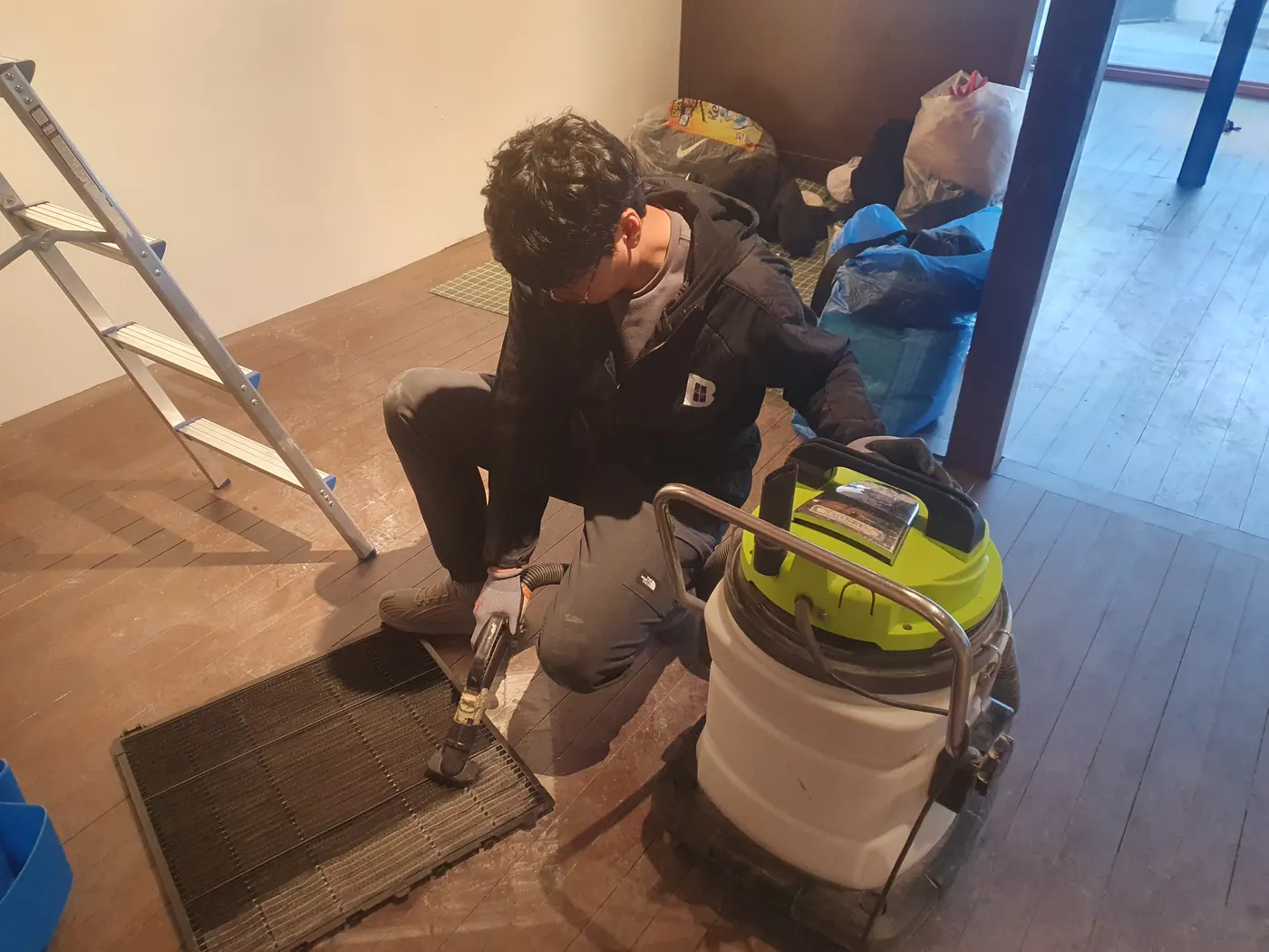 세정 진행 — 봉림동 식당청소 현장