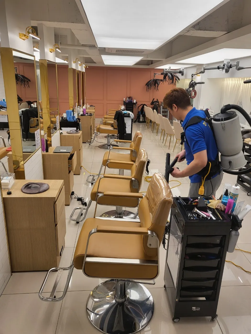 작업 진행 — 반여동 미용실청소 현장