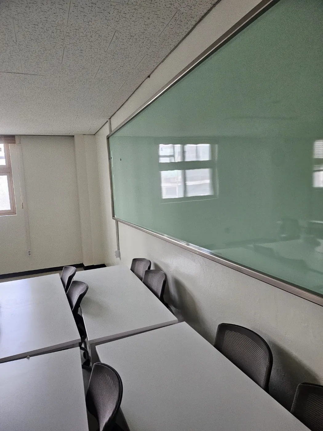 남포동3가 학교청소 시공 현장 — 교실 마감