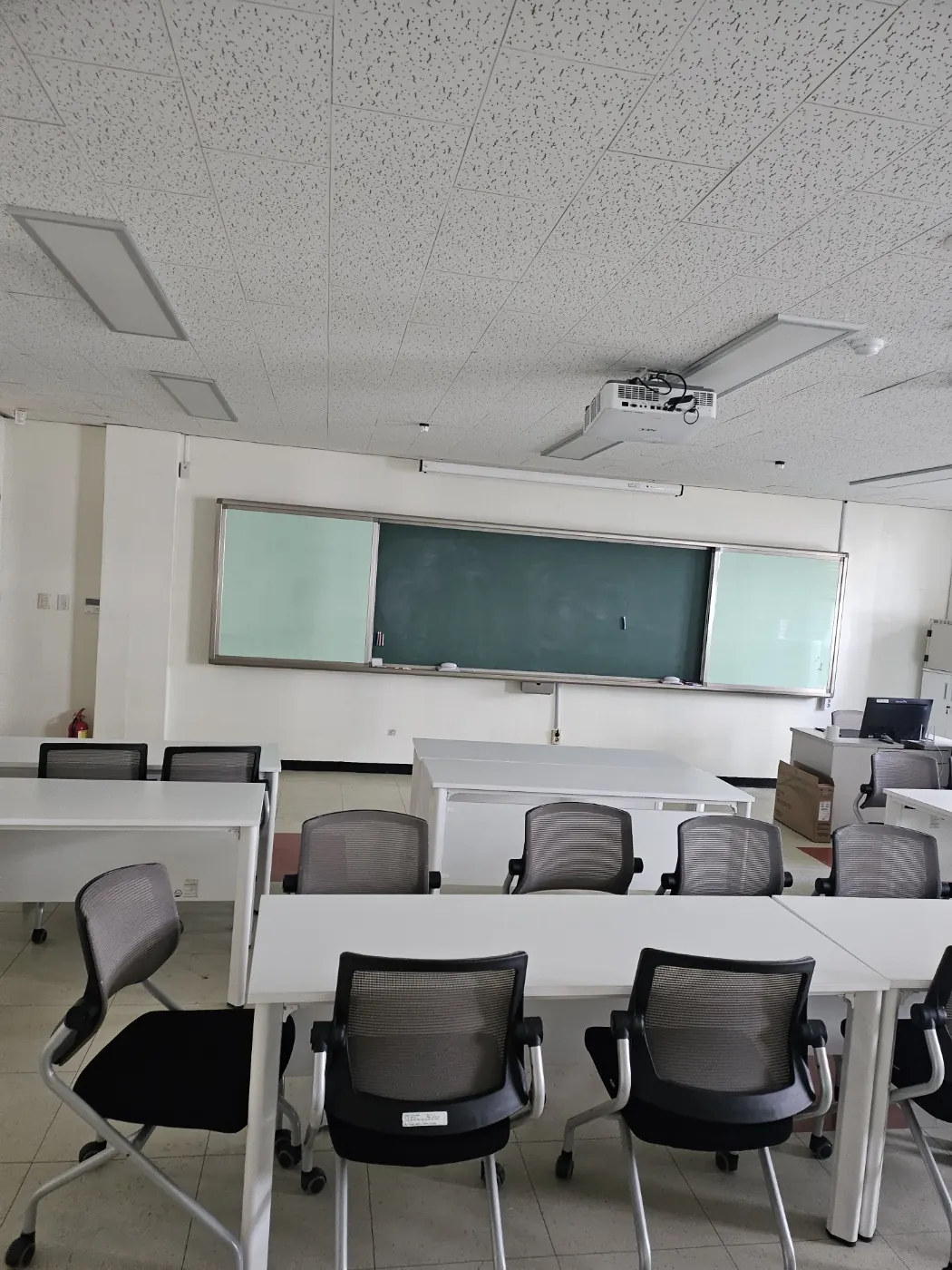 서대신동1가 학교청소 시공 현장 — 교실 마감