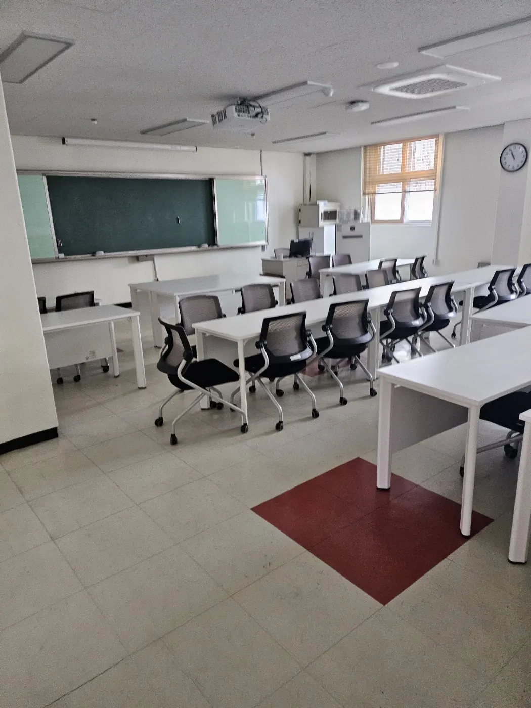 구평동 학교청소 시공 현장 — 교실 정리