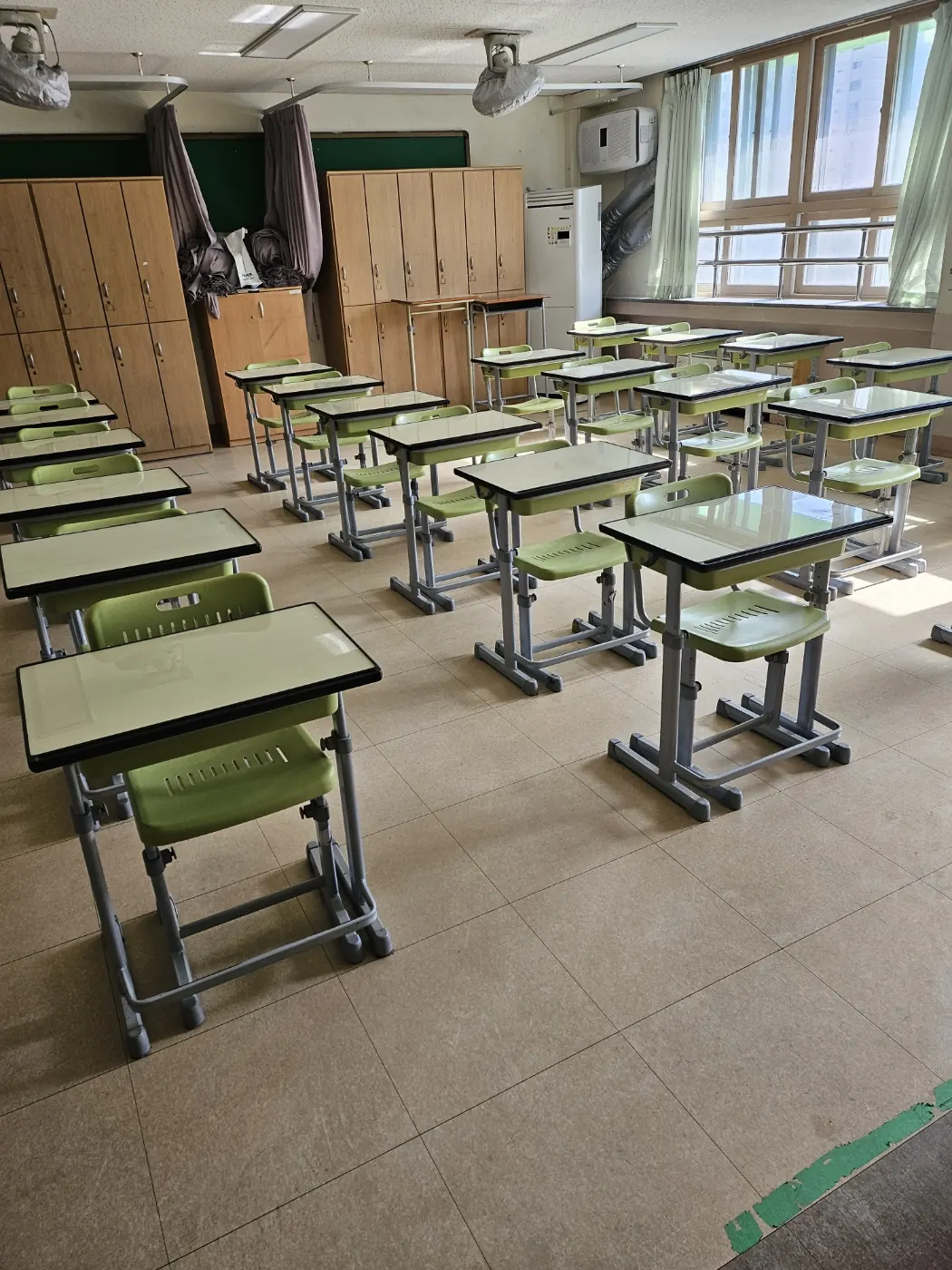 감만동 학교청소 시공 현장 — 교실 마감