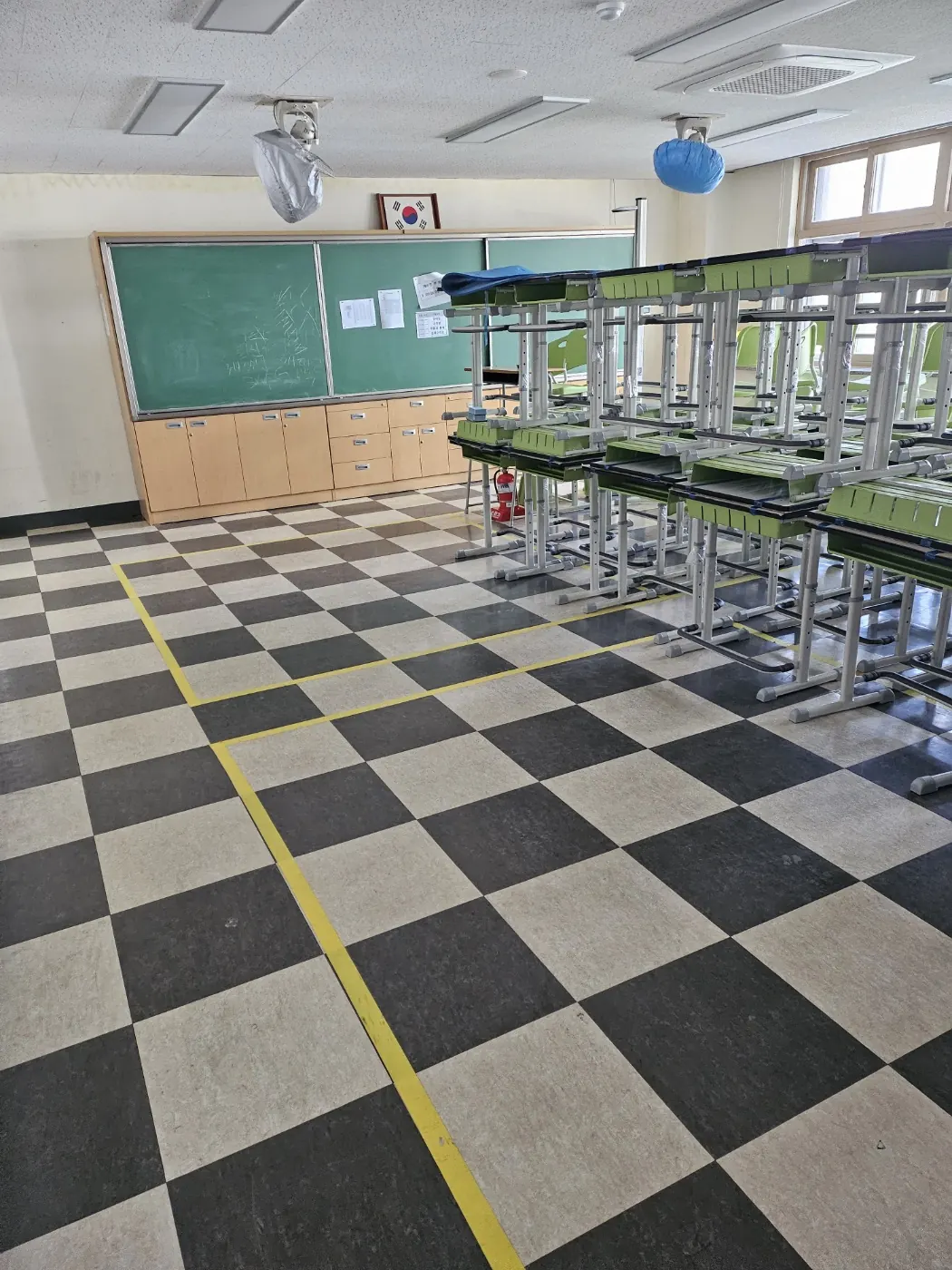 우암동 학교청소 시공 현장 — 교실 마감