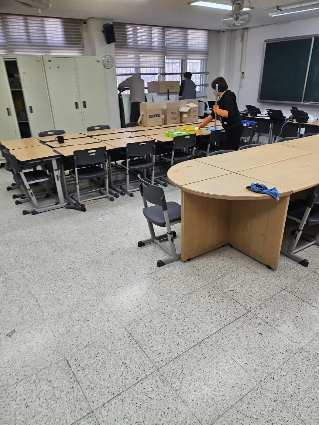 범일동 학교청소 시공 현장 — 교실 정리
