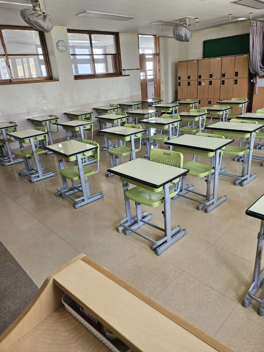 장안읍 학교청소 시공 현장 — 교실 정리