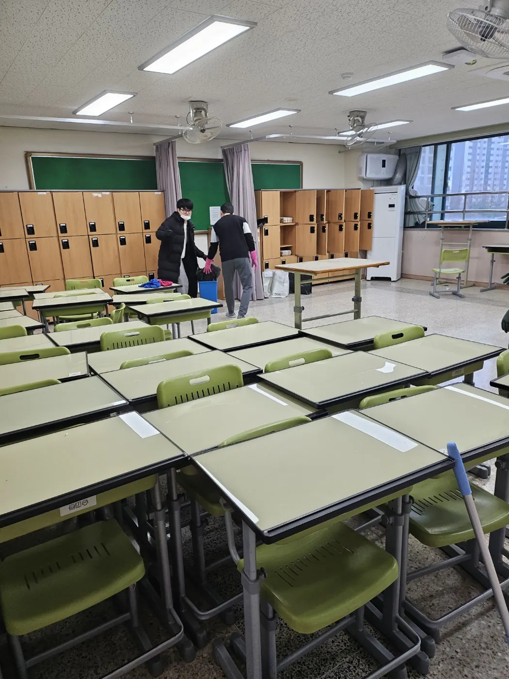 사상구 학교청소 시공 현장 — 교실 정리