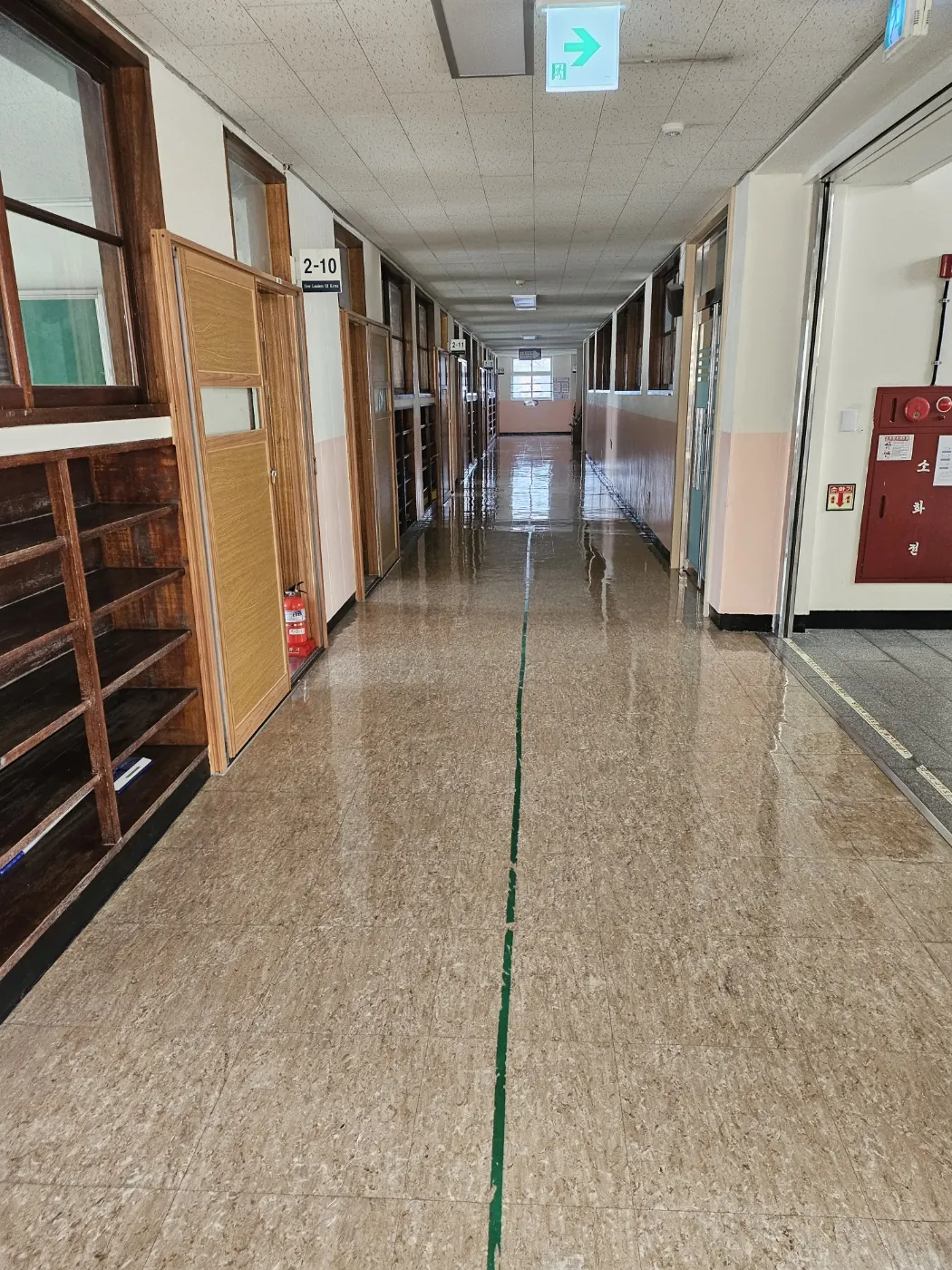 삼락동 학교청소 시공 현장 — 통로 정리