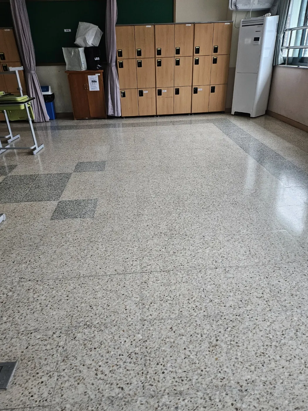 철마면 학교청소 시공 현장 — 복도 관리