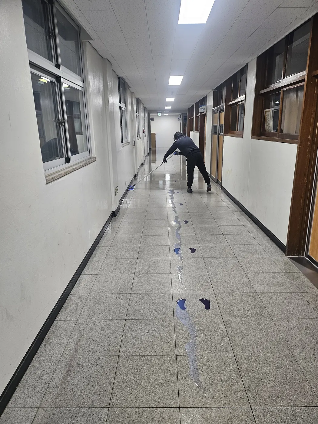 거제동 학교청소 시공 현장 — 복도 관리