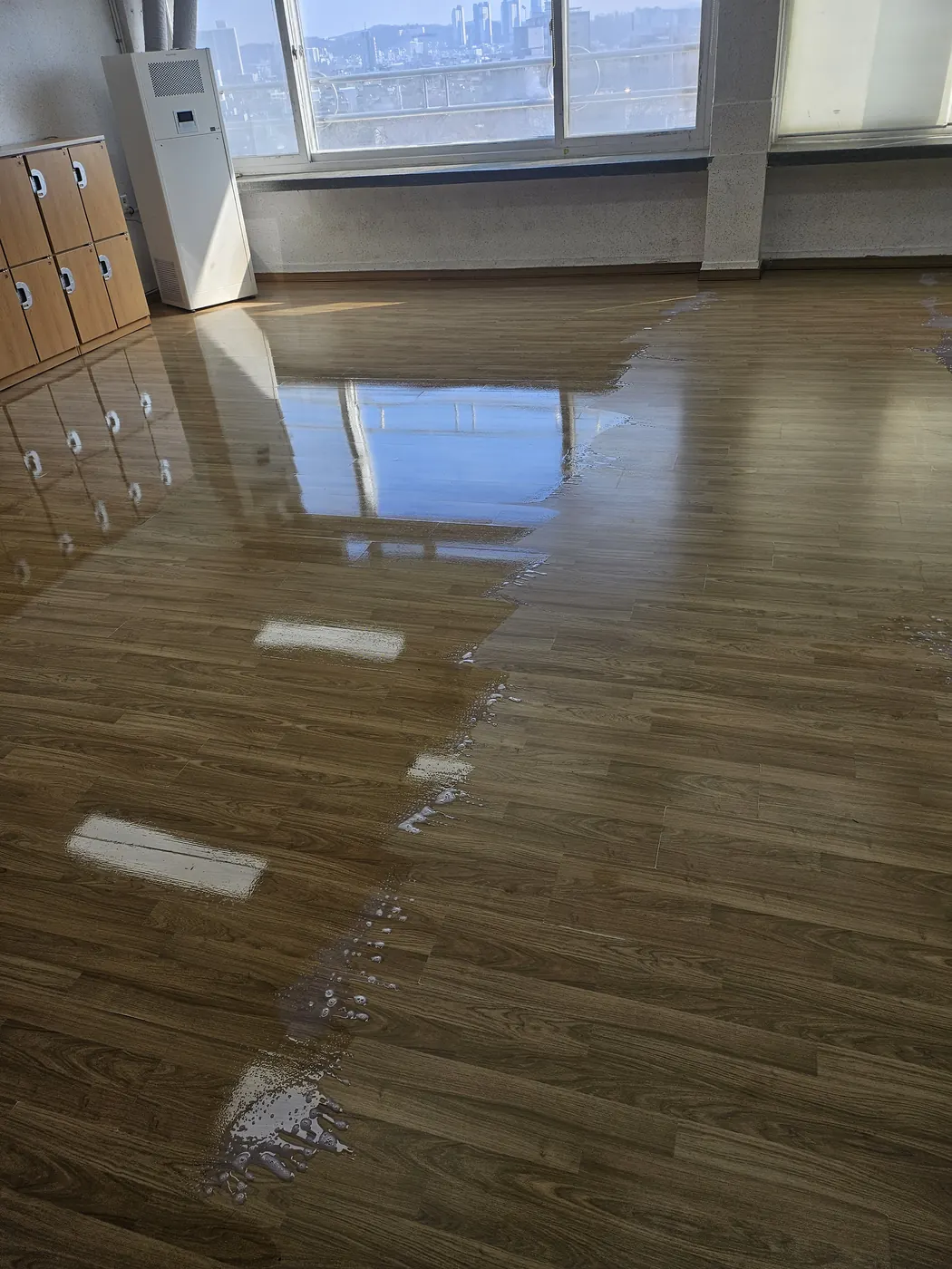 바닥 기계 세정 — 대창동2가 학교청소 현장